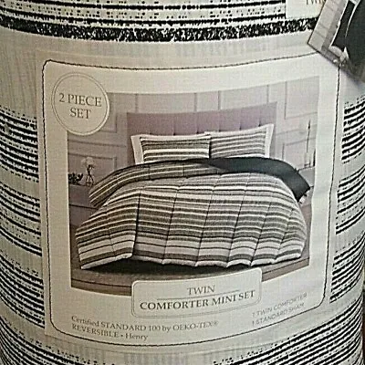 NWT  Reversible 2-Pc. BLK.WH STRIPE/ SOLID BLACK TWIN Comforter/1 SHAM Set TWIN • $43.20