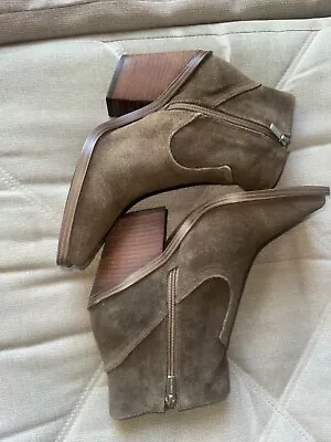 VINCE CAMUTO Brown Suede Zip Ankle Fashion Boots Booties Size 9 1/2 M • $19.99