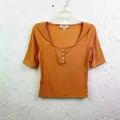 Orange Scoop Neck 3/4 Sleeve Fitted Cropped Henley T-shirt Size Medium  • $9.99