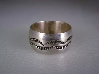 VINTAGE NAVAJO STAMPED STERLING SILVER BAND RING Size 11 • $24.50