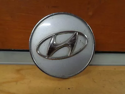 1 2-3/8  SILVER Hyundai Center Cap 52960-2S250 529603K250 • $6