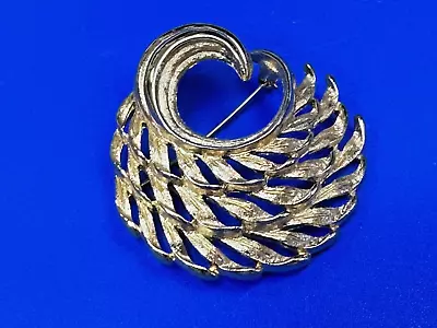 Vintage Monet Feather Wave Gold Tone Textured Brooch Pin • $17.24