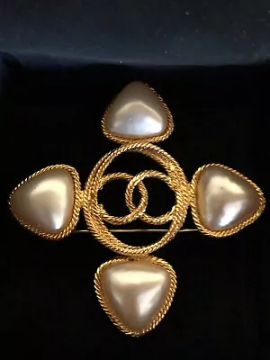 Chanel Vintage Collection 28 Pearl Cc Logo Brooch Pin Box • $1499