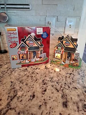 Lemax Christmas Village Claws & Paws Pet Hotel Lighted Building Retired 2012  • $35