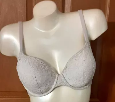 Victoria's Secret Body By Victoria Lined Perfect Coverage Underwire Bra 34D • $12.60