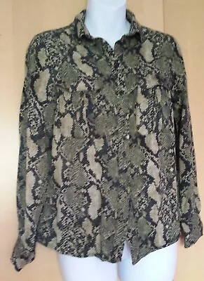 £12 • Buy H&M Long Sleeve Green Snakeskin Blouse. Size 8. 100% Viscose. Retro. Hardly Worn