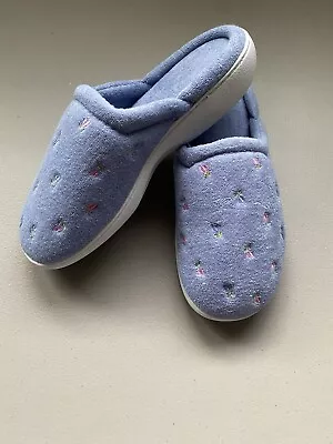 Isotoner Blue Periwinkle Flower Floral Slip On Clog House Shoes Slippers 7.5-8 M • $18.99