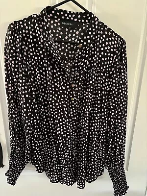 Decjuba Women’s Collarless Long Black Polka Dot  Sleeve Shirt Size 8 • $15