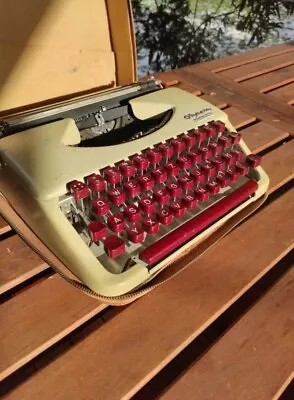Olympia Splendid 33 Vintage Mint Green Red German Typewriter In Good Condition • $499