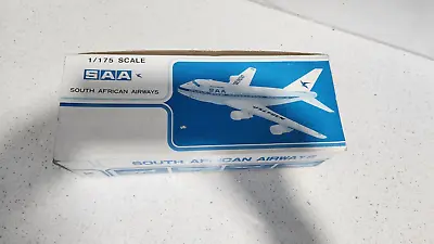 Herpa Miniaturmodelle Scale 1:200 Swiss Airbus A330-300 Reghb-jhl Plastic Model • $119.99