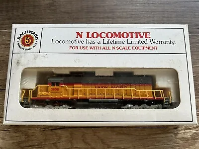 BACHMANN N GAUGE 'N' EMD SD 40 - 2 UNION PACIFIC DIESEL LOCO W/ Blinking Light • £35