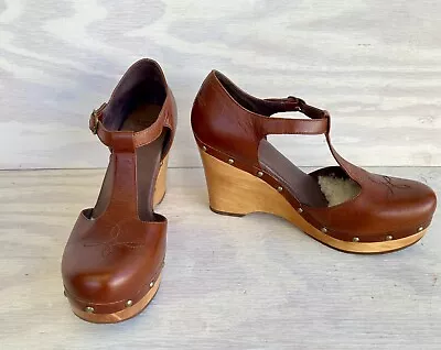 UGG Chrissie Cognac Leather T-Strap Clog Wood Heel Shearling Lined Toe Bed Sz 11 • $55