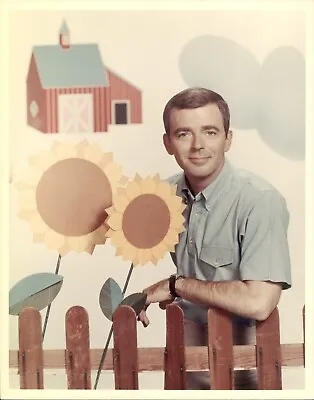 BR1 Original Color Photo KEN BERRY Mayberry RFD Sunflowers Barn Charming Actor • $20