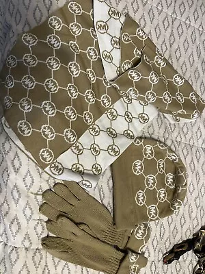 Michael Kors NEW Womens Scarf Gloves Hat Set ONE SIZE Beige Logo • $34