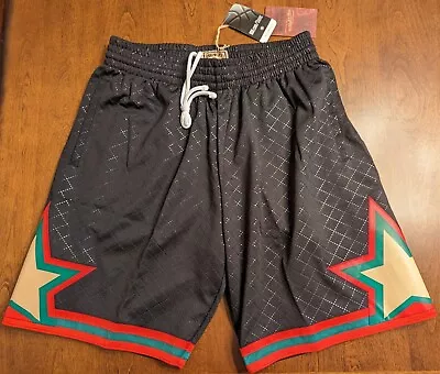 Mens Mitchell & Ness NBA Xmas Neapolitan NWT Shorts Orlando Magic  Size M • $45