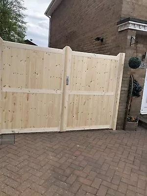 Scandinavian Redwood Lodge Style Driveway Gates 8ft  Wide X 6ft High • £325