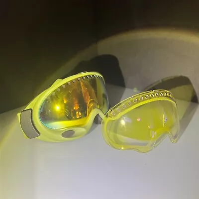 Vintage Oakley Snow Goggles Y2K Green 2 Lense Mirrored/Yellow Ski Snowboard • $19.96
