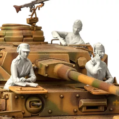 1/35 Scale Resin Figures Model Kit 3 WW2 Female Tank Soldiers Unpainted Model • $16.02