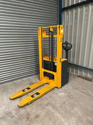 £3125 • Buy Electric Pallet Stacker Truck