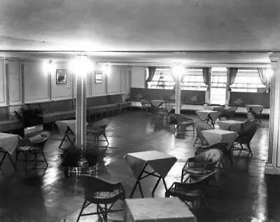 Circa 1925 A Lounge In The Airship R101 Old Photo • $5.78