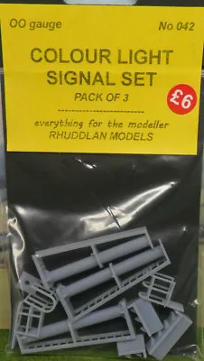 New No.42   OO GAUGE  COLOUR LIGHT SIGNALS (3)  Unpainted. Suit Hornby And Peco  • £6