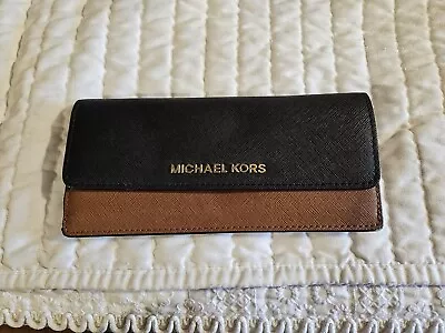 Michael Kors Leather Wallet • $20