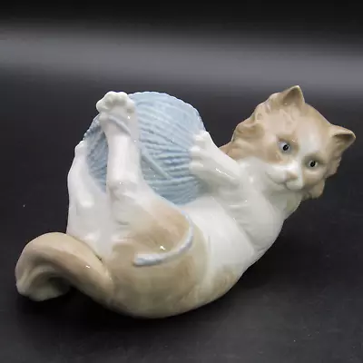 NAO Spain Kitten Playing Wtih Blue Yarn Ball Brown & White Cat Lladro Group • $29.95