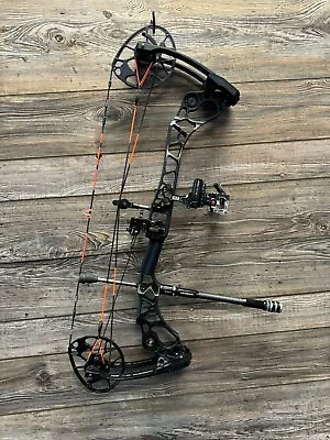 Mathews Halon 6 RH Compound Bow - 60# 27  • $700