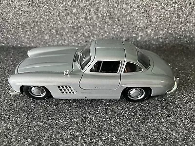 WELLY 1:24 Scale - Mercedes-Benz 300 SL - No. 24064 • $25