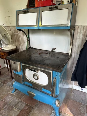 $800 • Buy Antique Windsor Wood Stove