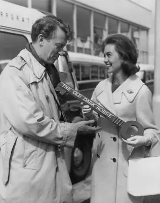 Actress Janette Scott Welcomes Actor & Comedian Tom Poston To L- 1962 Old Photo • £4.39