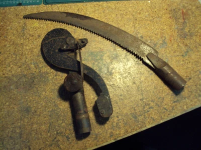 £4 • Buy Tree Lopper And Tree Saw Believed To Be Ex BT Items