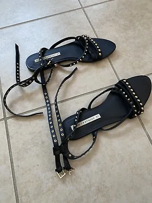 $9 • Buy Zara Trafaluc Sandals Size 7