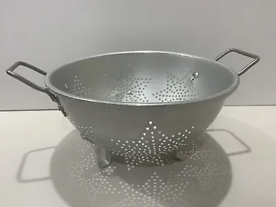 Vintage MIRRO 9-inch Colander 7 Star Pattern Footed • $15.99