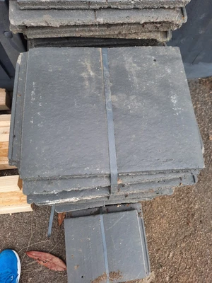 £20 • Buy 70 X Sandtoft Concrete Roofing Tiles. 