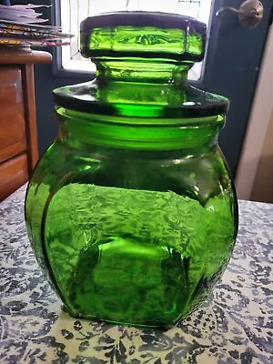 Vintage Wheaton Emerald Green Glass Apothecary Jar With Lid Canister 7 3/4  EUC • $14.95