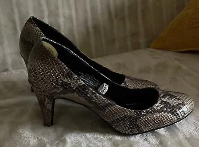 Merona Women's Snakeskin Printed Shoes. Size: 11. 3  Heel. • $13.60