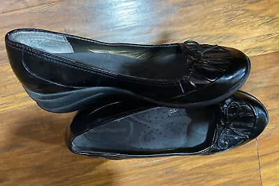 Hush Puppies Comfort Kitten Wedge Black Pleated Bow Patent Leather 8M • $19.99