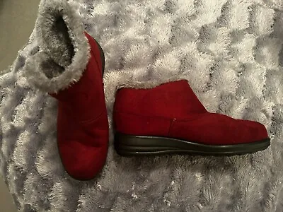 'Cotton Traders' Burgundy Slip On Boots Size 6 • £12