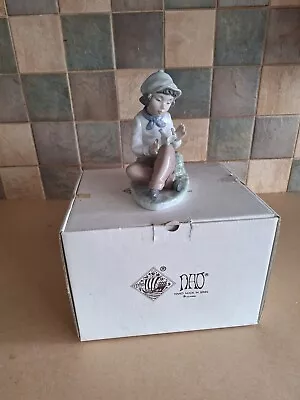 NAO BY LlADRO NINO CON PALOMA FIGURINE No 1154 BOXED • £10.50