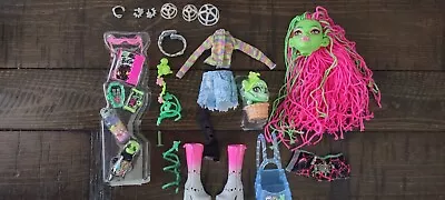 Monster High Gen 3 Venus Mcfly All Accessories  • $13