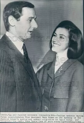 1962 Press Photo Lovely Actress Marisa Pavan With Fashion Designer Marc Bohan • $15