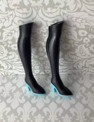 Mattel Winx Club Icy Doll Tall Black Boots • $14.99