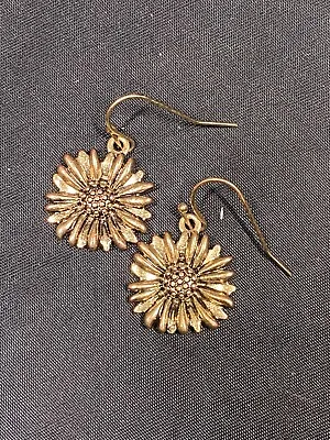 Vintage Gold Tone Metal Sunflower Earrings 1” • $27.99