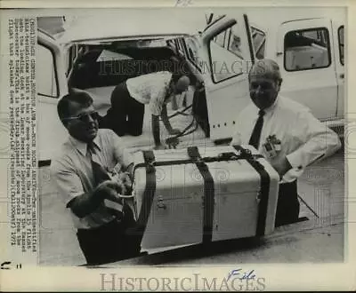 1971 Press Photo NASA Technicians Lift Box Of Moon Rocks From Apollo 15 Texas • $29.88