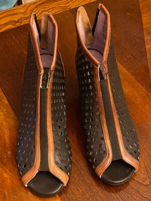 $23 • Buy Everybody BZ Moda Womens Shoes Size 38.5 Wedge Heel Cut Out Shoes