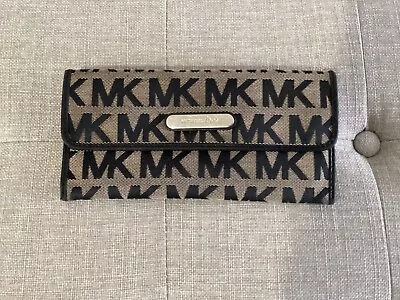 Michael Kors Austin Flat Continental Black Signature Fabric & Leather Wallet • $28.99