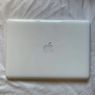 Apple MacBook 13.3 Inch (Late 2009) 2.26 Ghz A1342 250GB Harddrive 2GB RAM  • £174.99