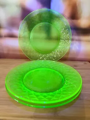 Vintage Uranium Plate Set Vaseline Glass Plate Green Glowing • $12.77