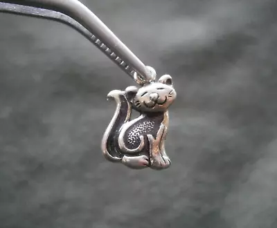 Seated Smiling Cat Vintage 925 Sterling Silver Bracelet Charm Pendant 1.5g • $15.50